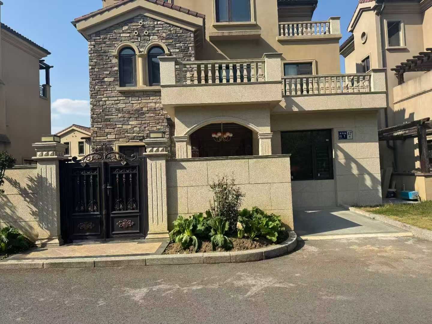 吕梁黄金麻别墅干挂效果展示