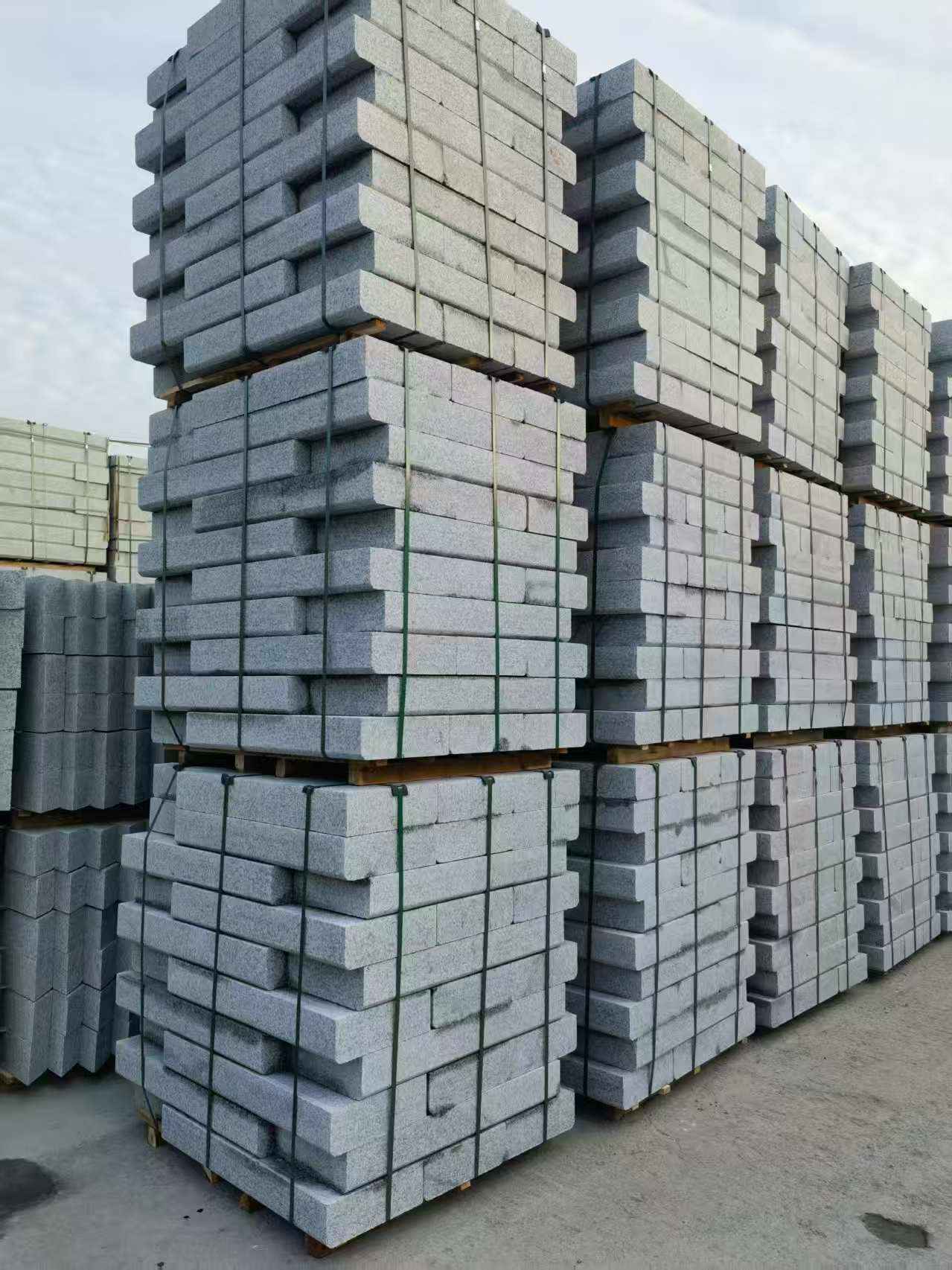 吕梁 路沿石（路侧石），颜色一致，尺寸标准