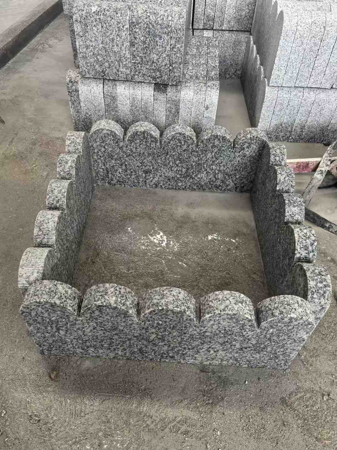 吕梁 花边石、花坛围栏石、花池界石、菜园栅栏石、镶边石、波浪状界石介绍