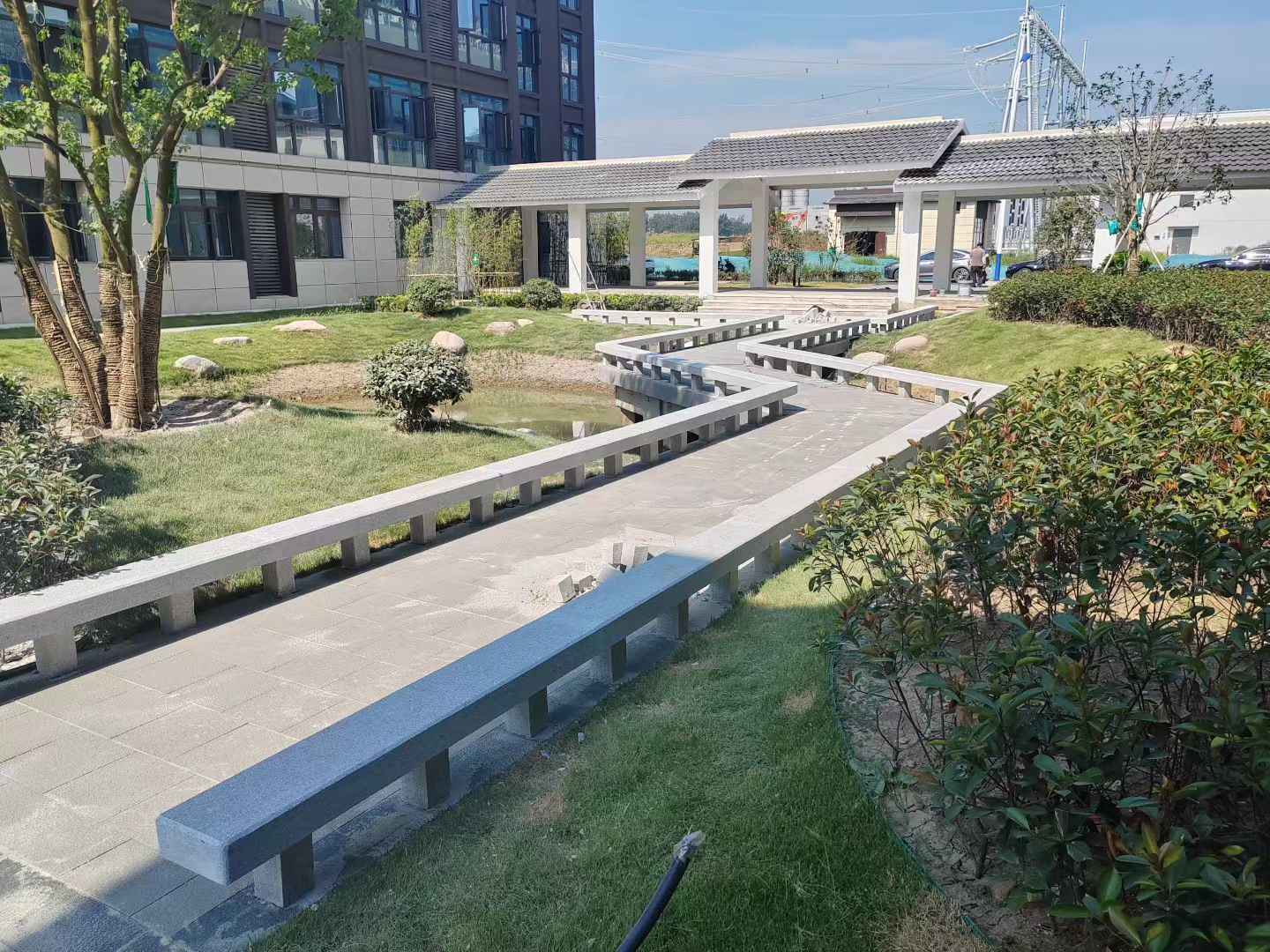 吕梁 芝麻灰小区坐凳&栏杆安装效果