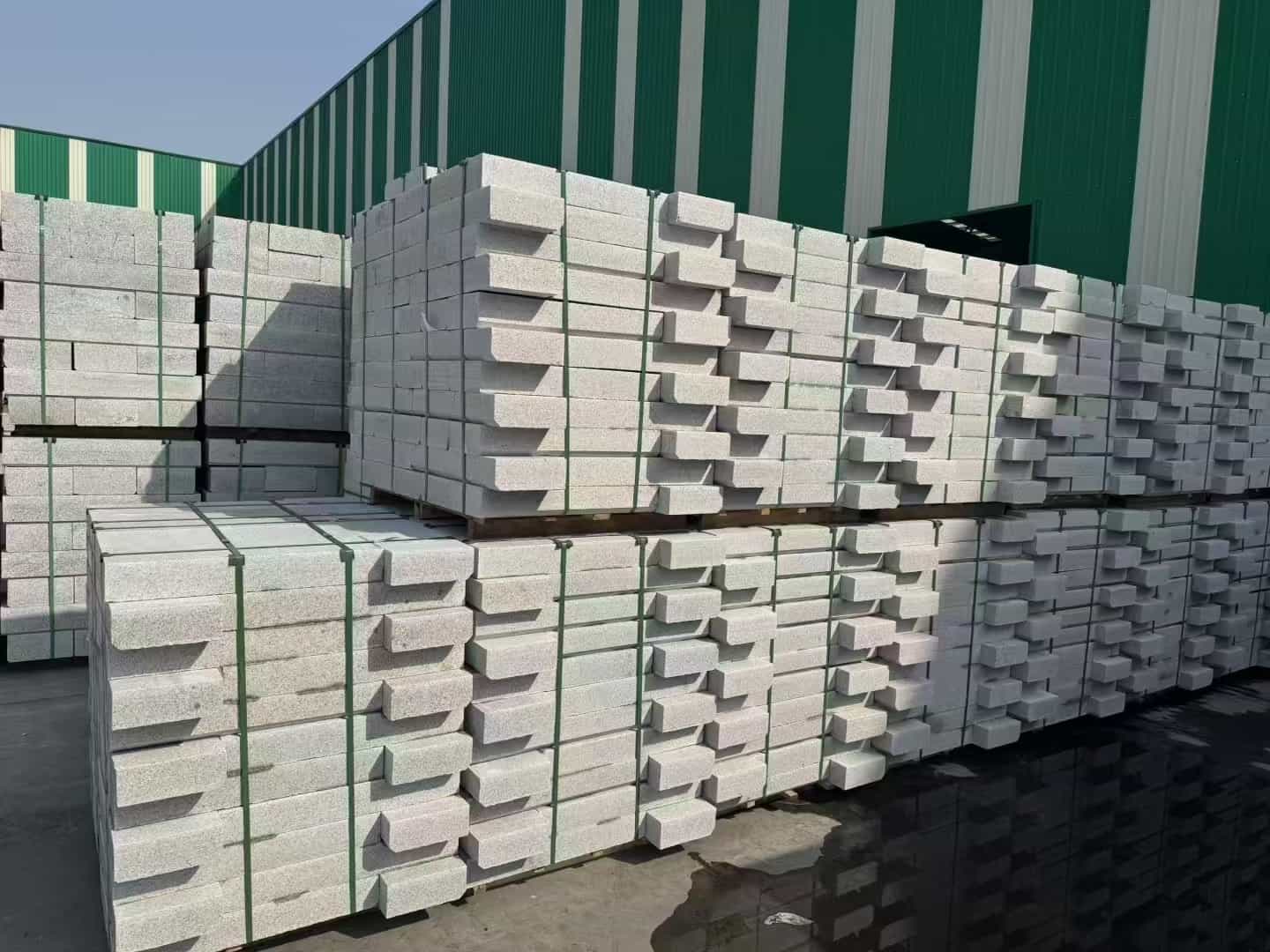 吕梁芝麻白路沿石