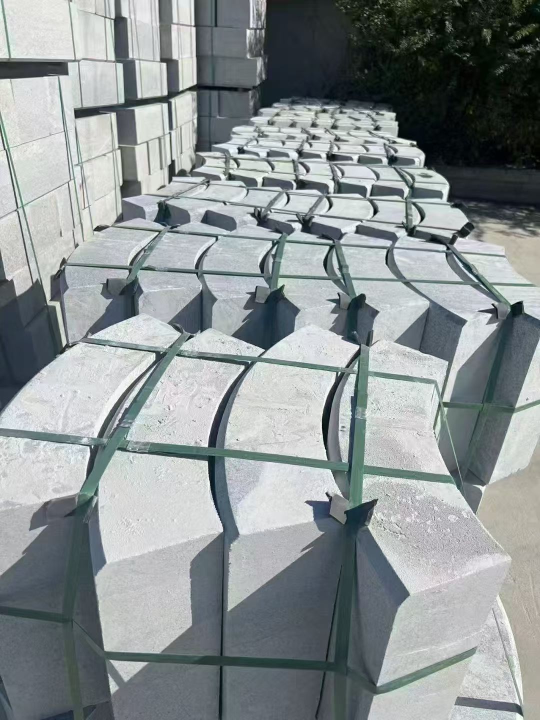 吕梁 芝麻灰弧形路沿石