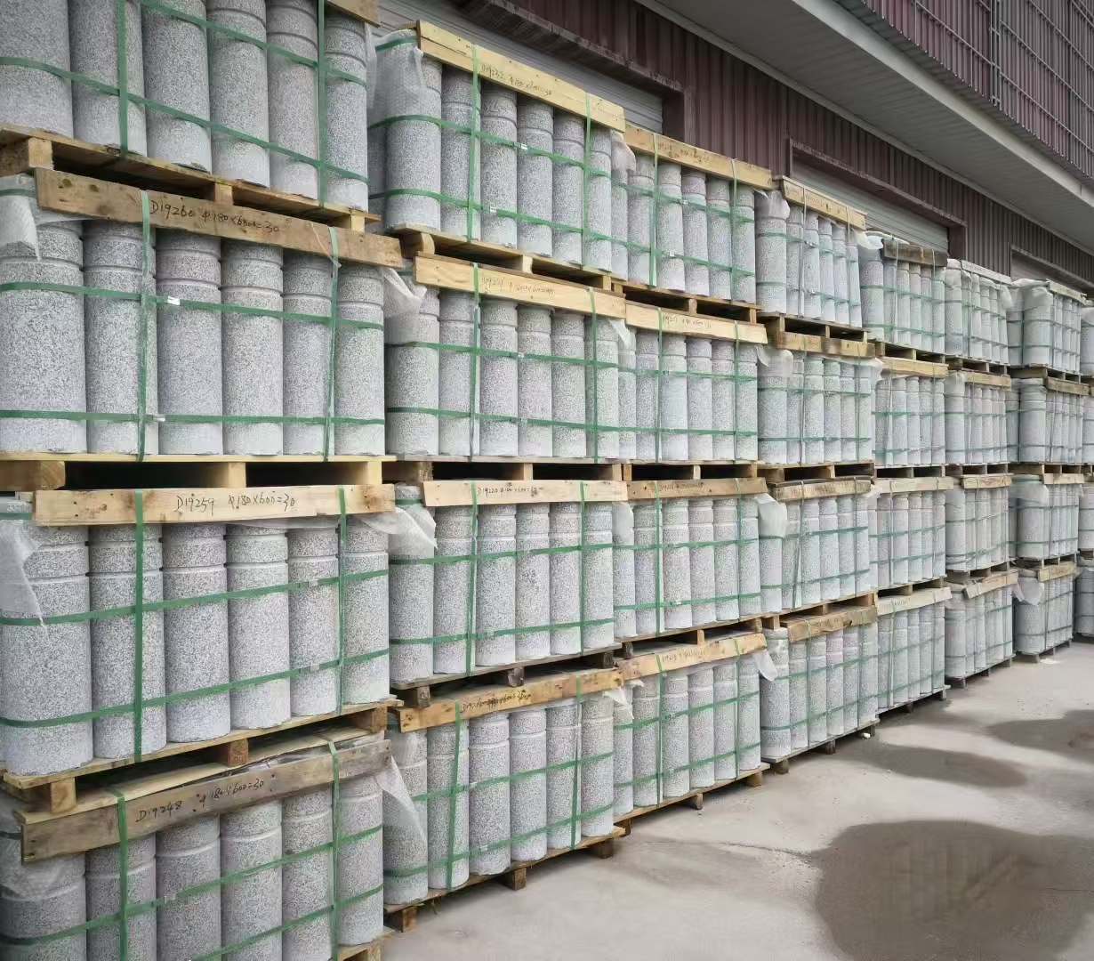 吕梁 芝麻白挡车柱、阻车桩、隔离柱