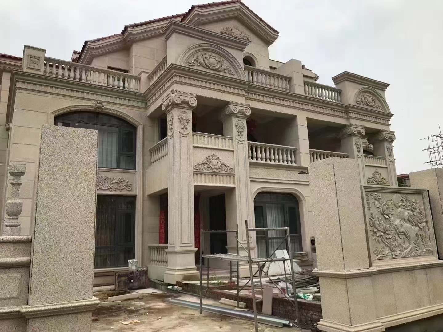 吕梁黄金麻别墅外墙安装效果