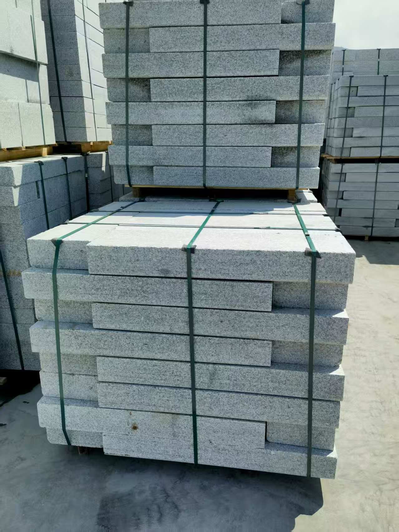 吕梁 芙蓉白花岗岩路沿石、平石尺寸标准，色泽均匀