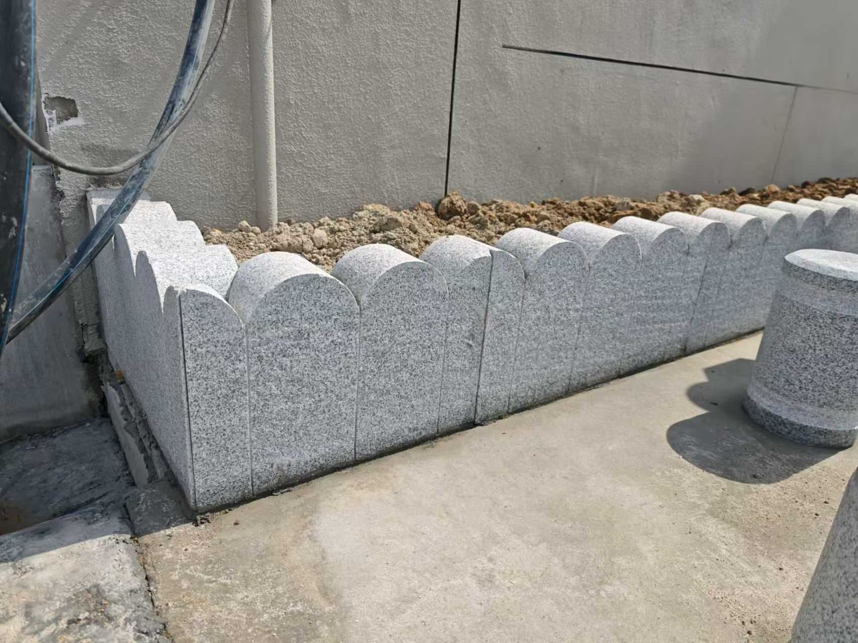 吕梁 芝麻白花岗岩花边石铺装效果图