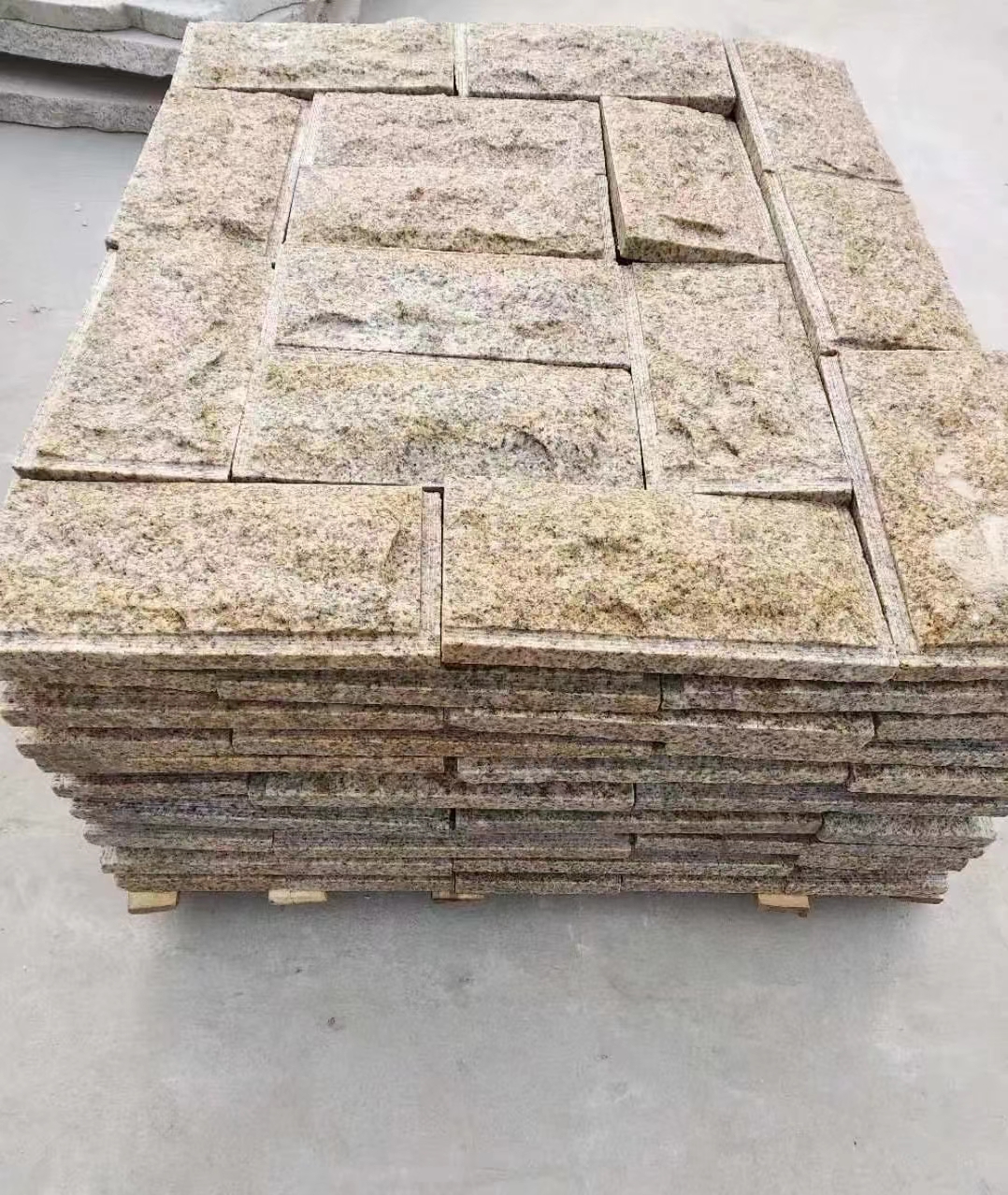 吕梁黄锈石蘑菇石